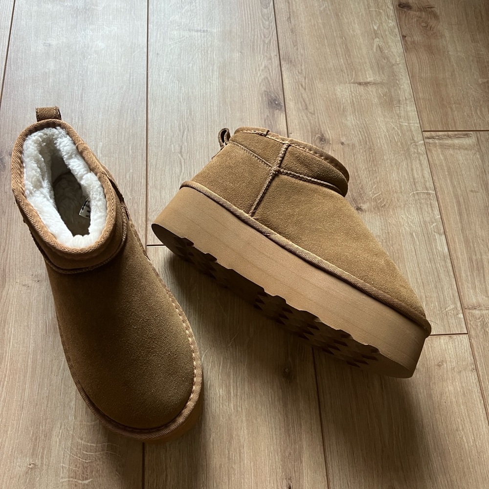 [NEW/UNWORN] CUSHIONAIRE Genuine Suede Platform Boot - Picture 2 of 9